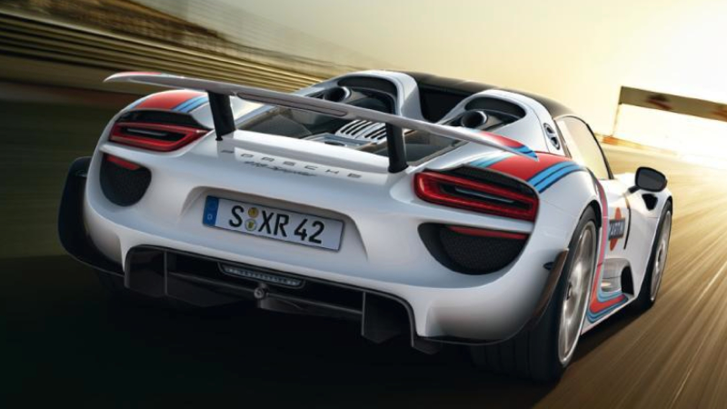 Illustration for article titled Leaked Brochure Shows Off Porsche's 800 Horsepower 78 MPG Hybrid 918 Spyder
